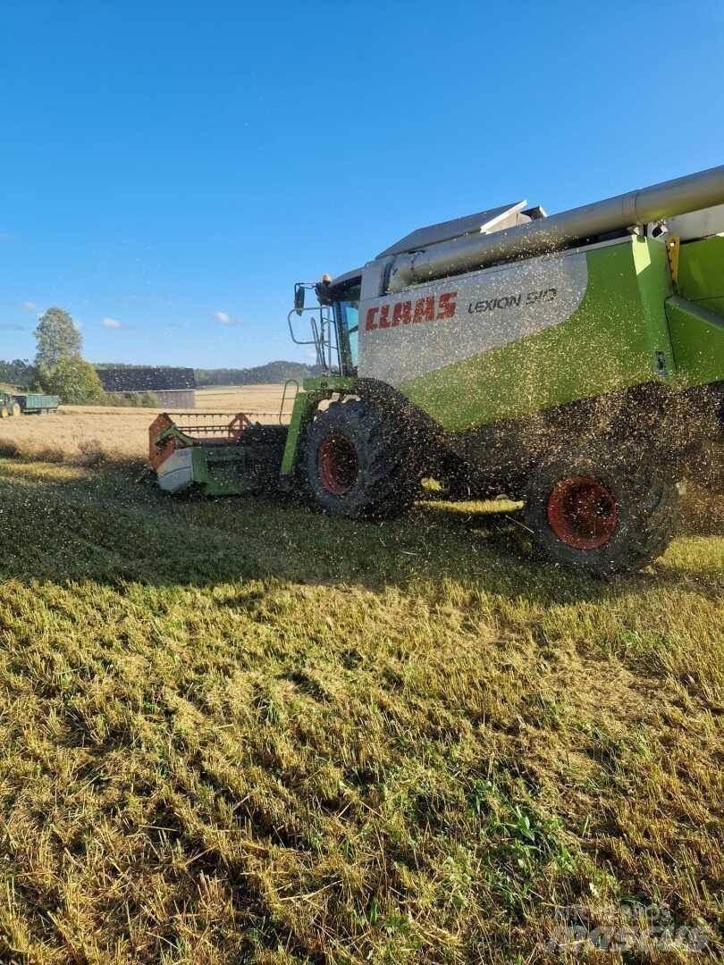 CLAAS LEXION 510 Combine Harvesters