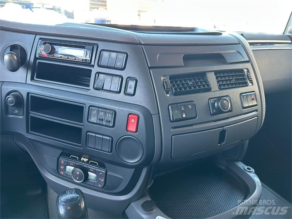 DAF XF 530 6x4 Conventional Trucks / Tractor Trucks