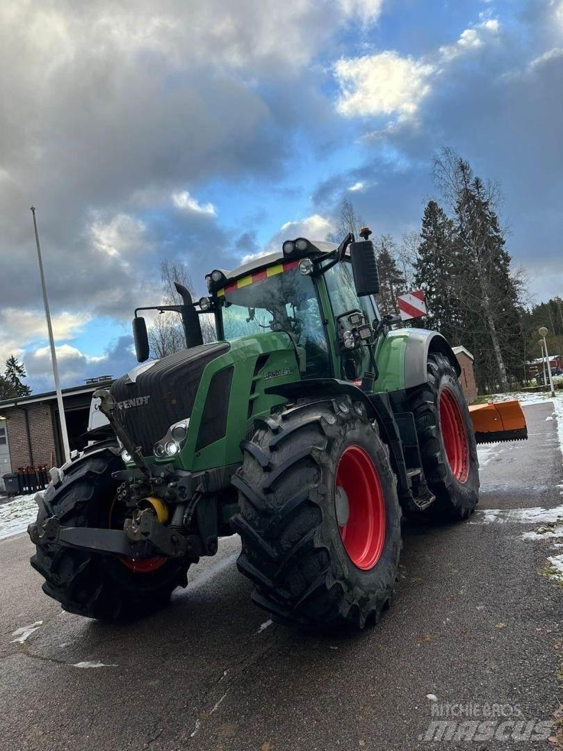 Fendt 828 VARIO Tractors
