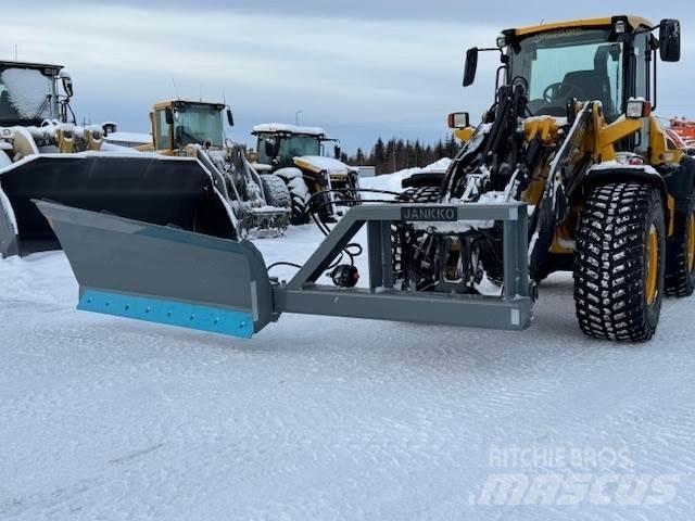  Jankko VS2900 Snow Blades And Plows