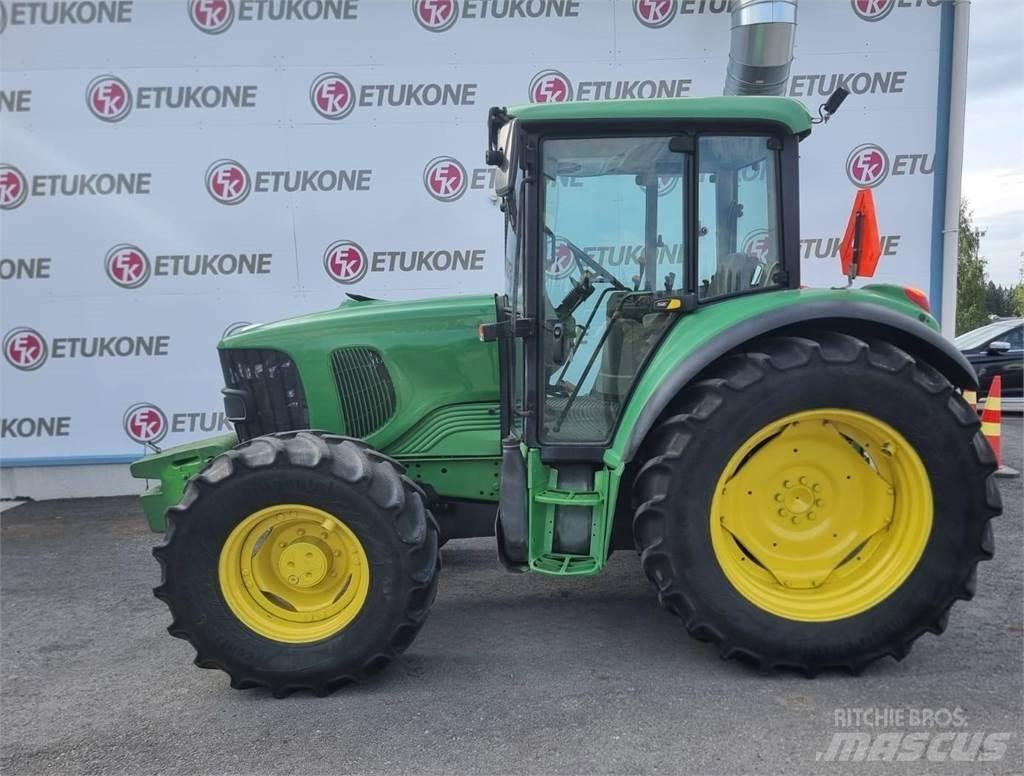 John Deere 6120SE Tractors