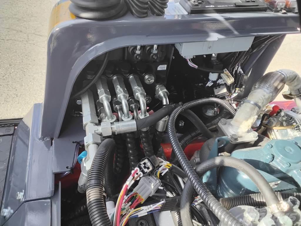 QuattroX QX-810 Mini Loader