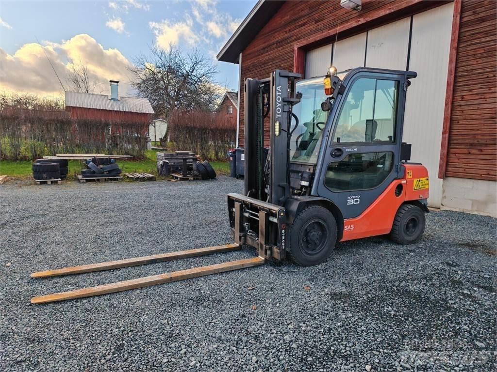 Toyota 52-8FDF30 Diesel Forklifts