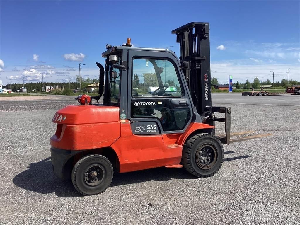 Toyota L 50 Electric Forklifts