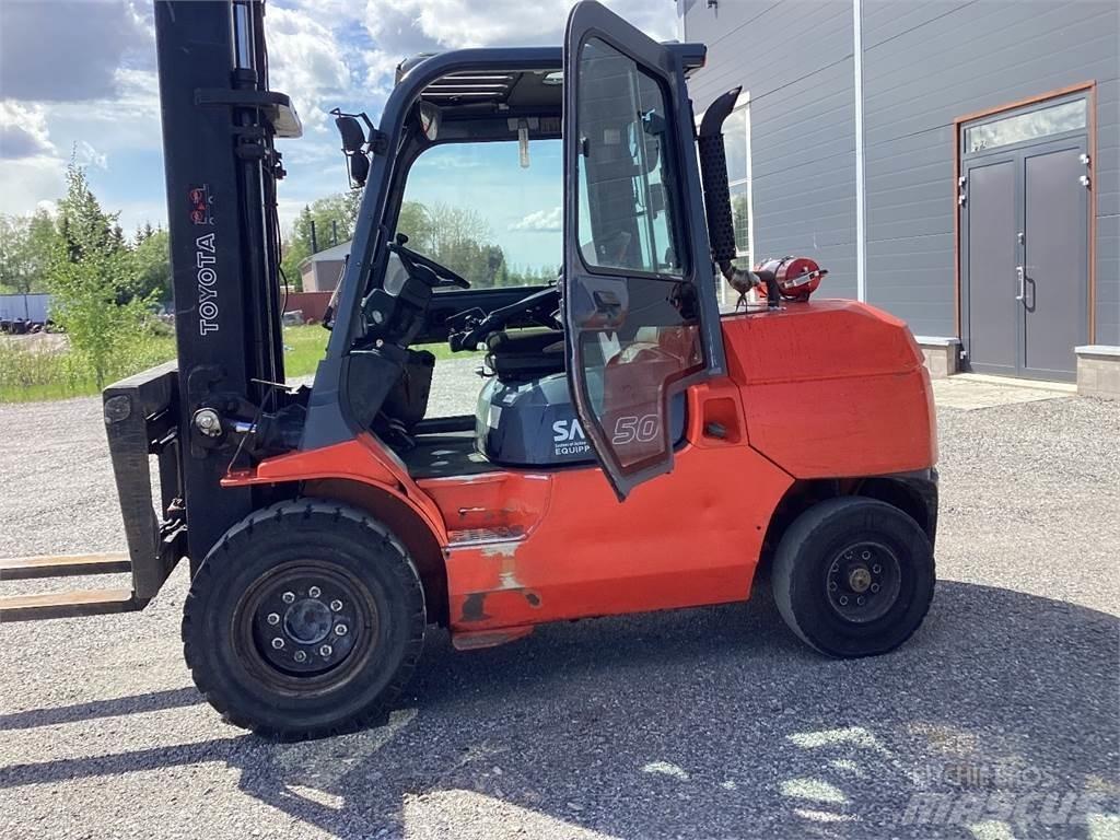 Toyota L 50 Electric Forklifts