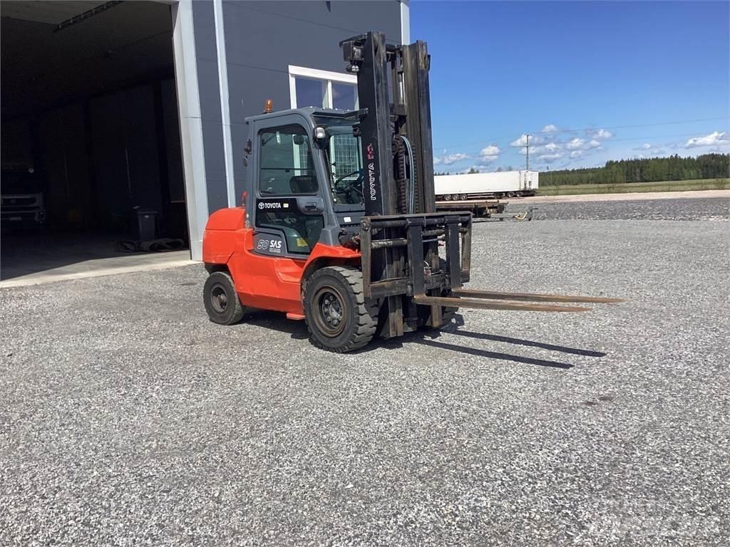 Toyota L 50 Electric Forklifts