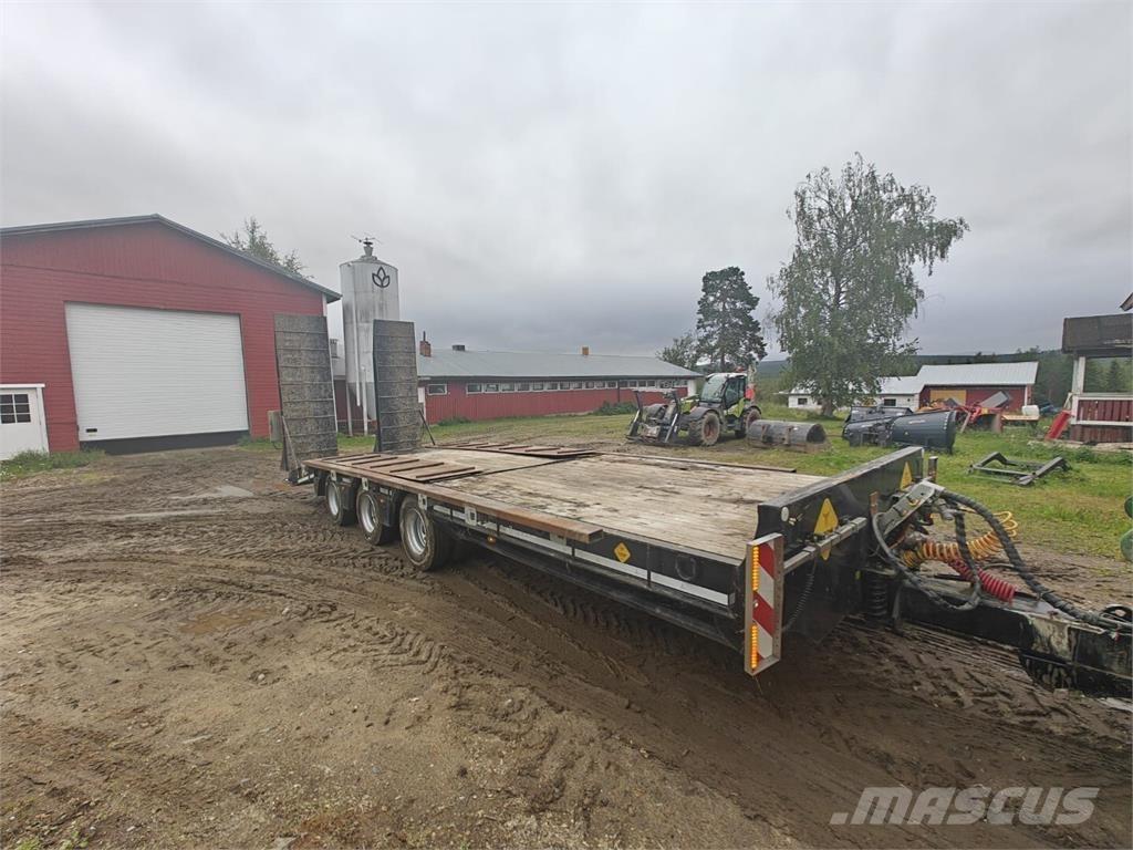 Tyrone 33 T Lowboy trailer