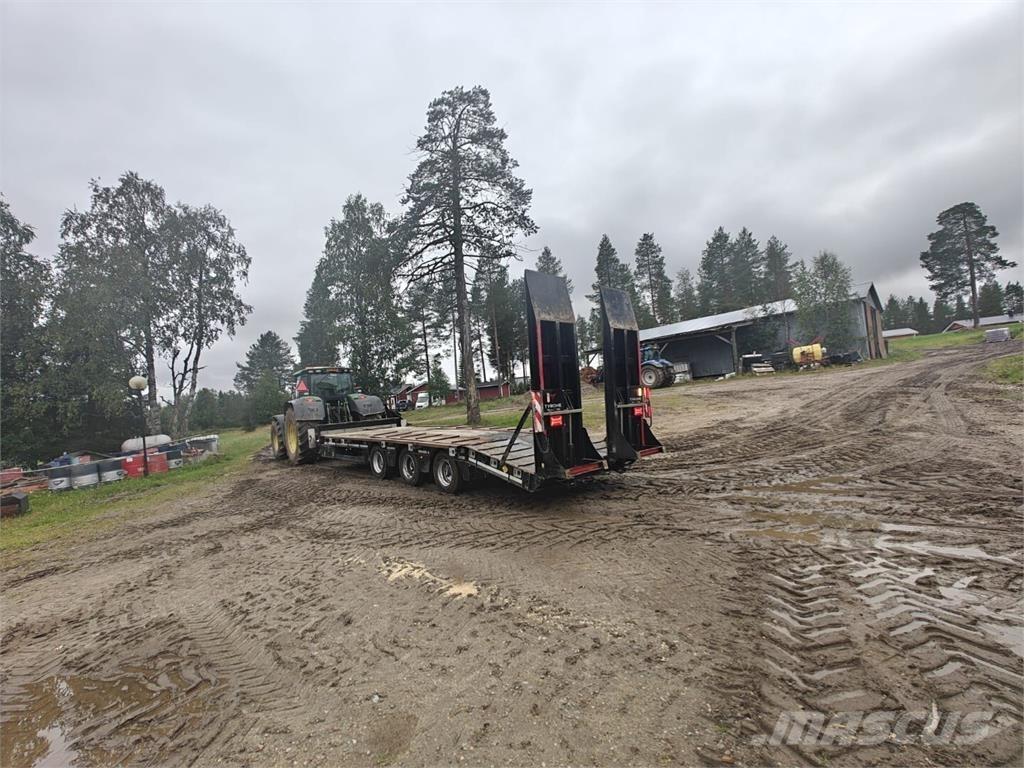 Tyrone 33 T Lowboy trailer