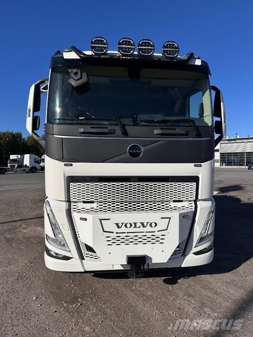 Volvo FH13 8x4 Knuckleboom cranes