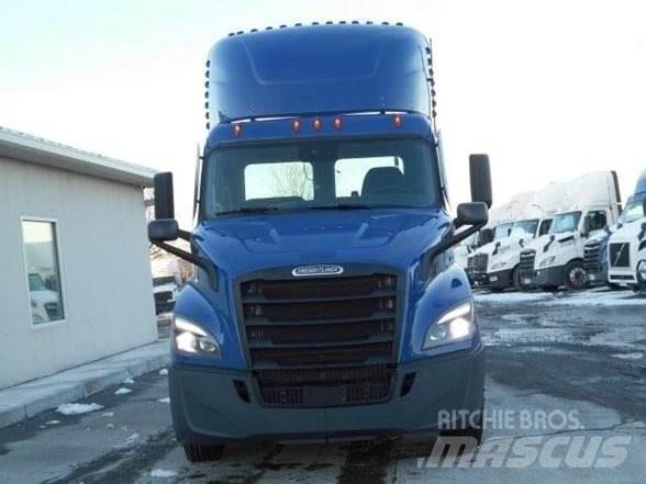 Freightliner CASCADIA 116 Conventional Trucks / Tractor Trucks