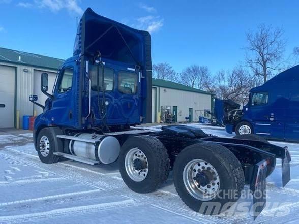 Freightliner CASCADIA 116 Conventional Trucks / Tractor Trucks