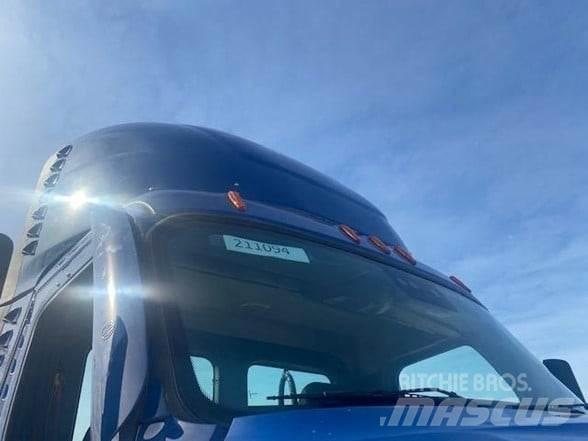 Freightliner CASCADIA 116 Conventional Trucks / Tractor Trucks