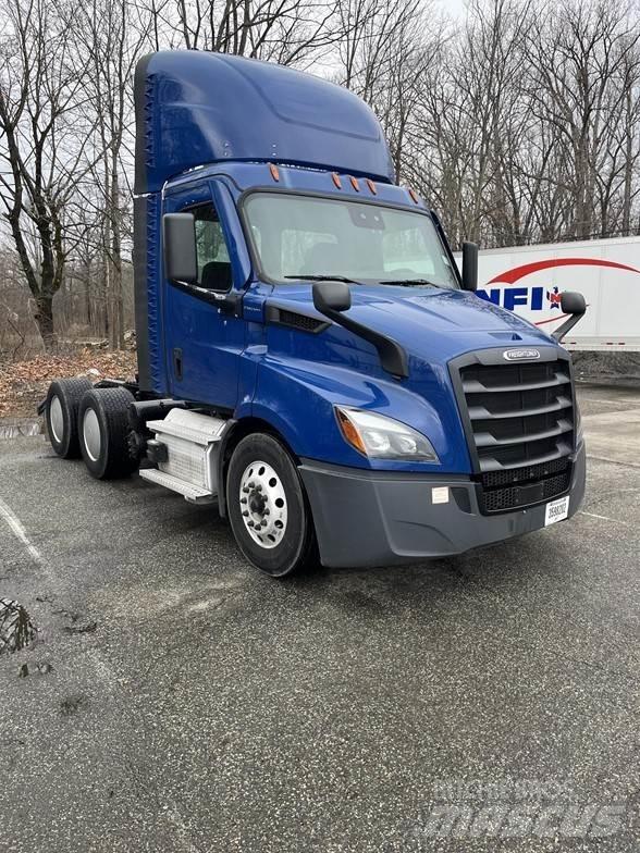 Freightliner CASCADIA 116 Conventional Trucks / Tractor Trucks