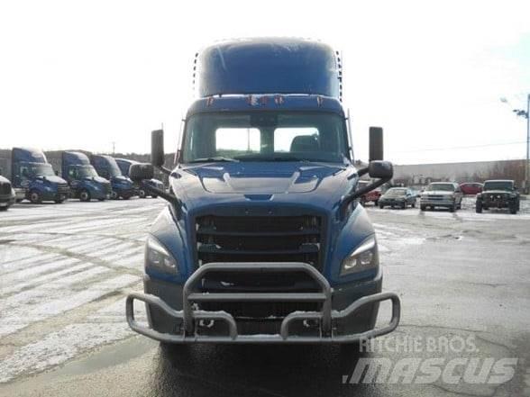 Freightliner CASCADIA 116 Conventional Trucks / Tractor Trucks