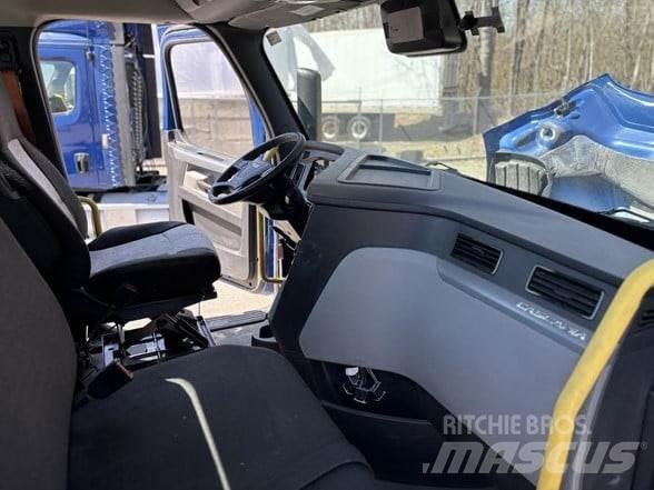 Freightliner CASCADIA 116 Conventional Trucks / Tractor Trucks