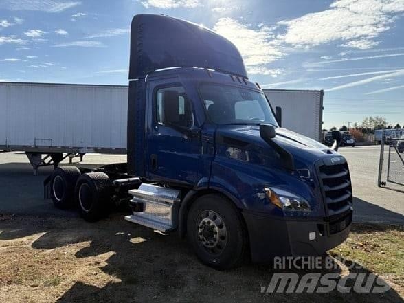 Freightliner CASCADIA 116 Conventional Trucks / Tractor Trucks