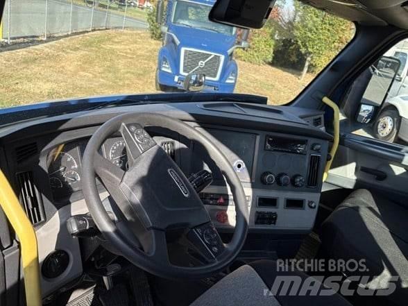 Freightliner CASCADIA 116 Conventional Trucks / Tractor Trucks