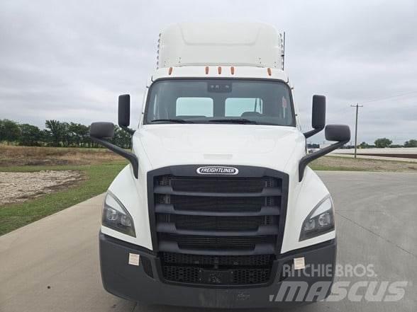Freightliner CASCADIA 116 Conventional Trucks / Tractor Trucks
