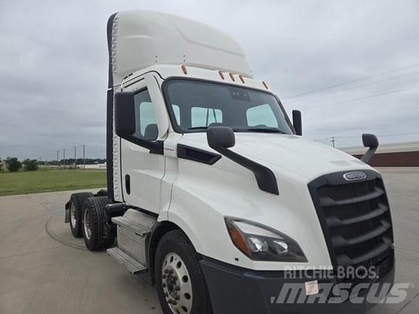 Freightliner CASCADIA 116 Conventional Trucks / Tractor Trucks