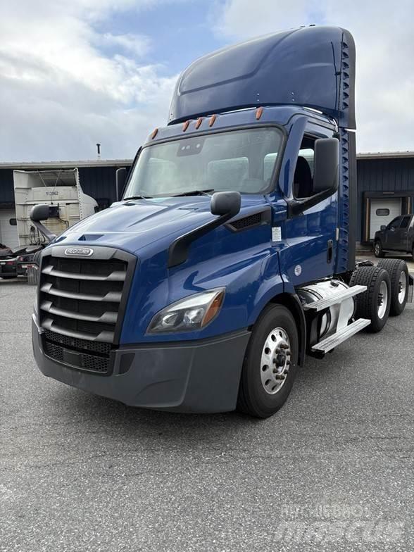 Freightliner CASCADIA 116 Conventional Trucks / Tractor Trucks