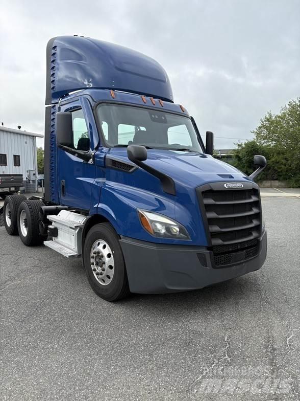 Freightliner CASCADIA 116 Conventional Trucks / Tractor Trucks