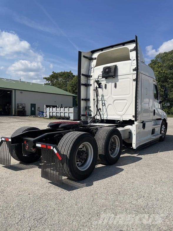 Freightliner CASCADIA 116 Conventional Trucks / Tractor Trucks