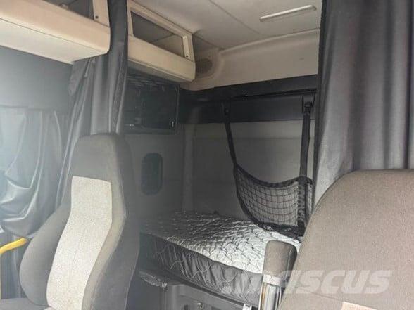 Freightliner CASCADIA 116 Conventional Trucks / Tractor Trucks