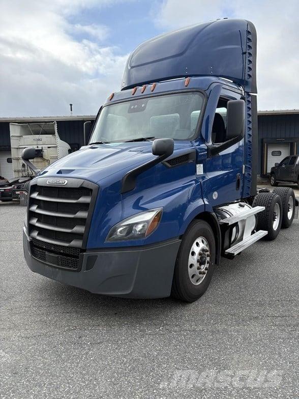 Freightliner CASCADIA 126 Conventional Trucks / Tractor Trucks