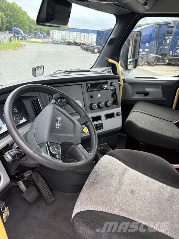 Freightliner CASCADIA 126 Conventional Trucks / Tractor Trucks