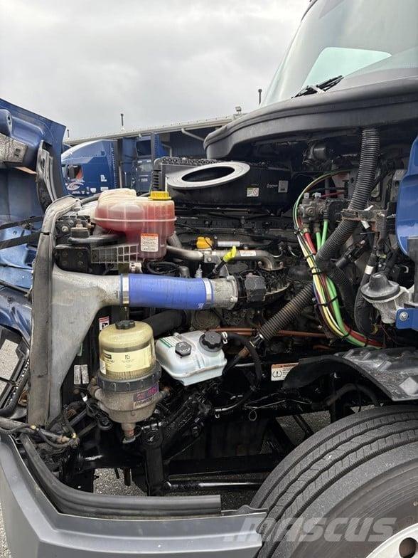Freightliner CASCADIA 126 Conventional Trucks / Tractor Trucks