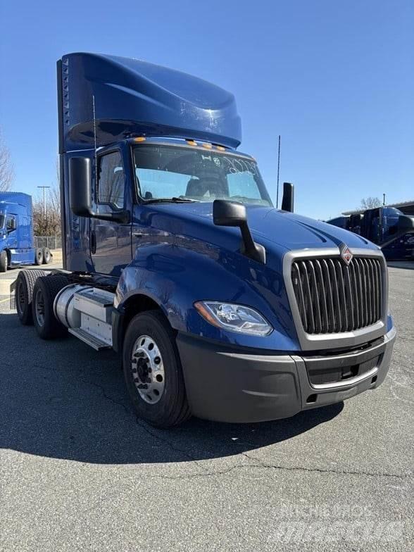International LT Conventional Trucks / Tractor Trucks