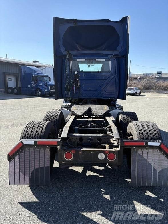 International LT Conventional Trucks / Tractor Trucks