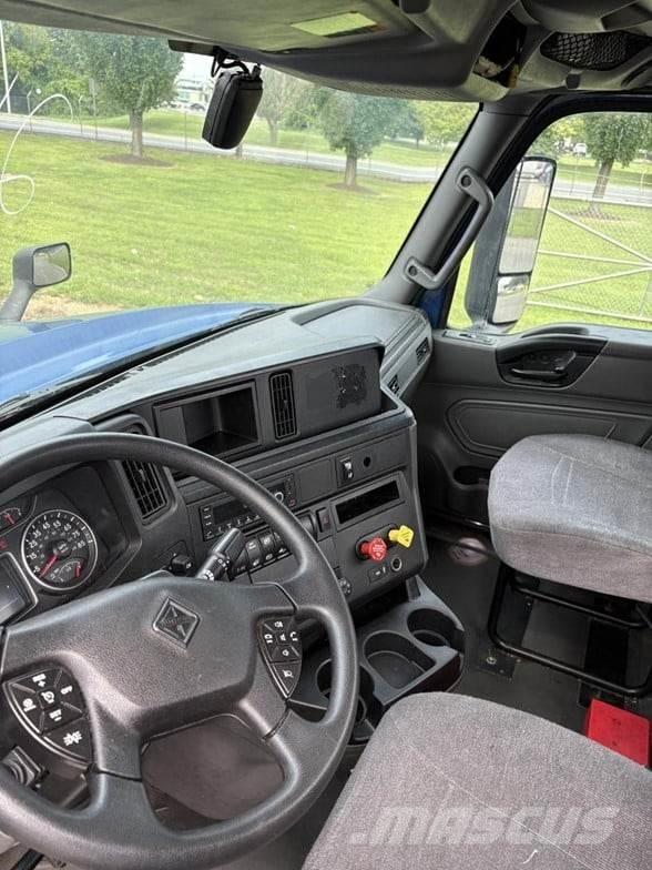 International LT Conventional Trucks / Tractor Trucks