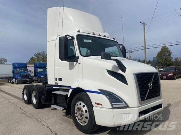 Volvo VNL64T300 Conventional Trucks / Tractor Trucks
