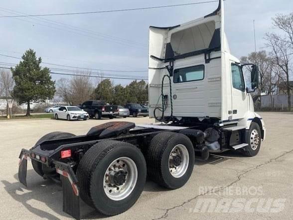Volvo VNL64T300 Conventional Trucks / Tractor Trucks