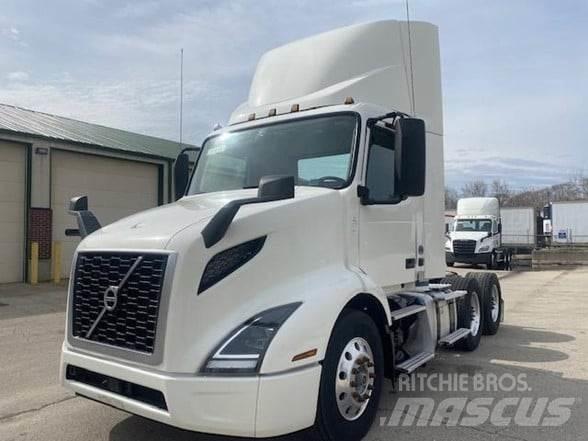 Volvo VNL64T300 Conventional Trucks / Tractor Trucks