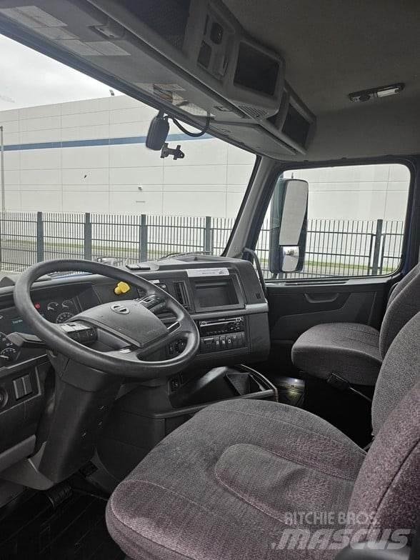 Volvo VNR64T300 Conventional Trucks / Tractor Trucks
