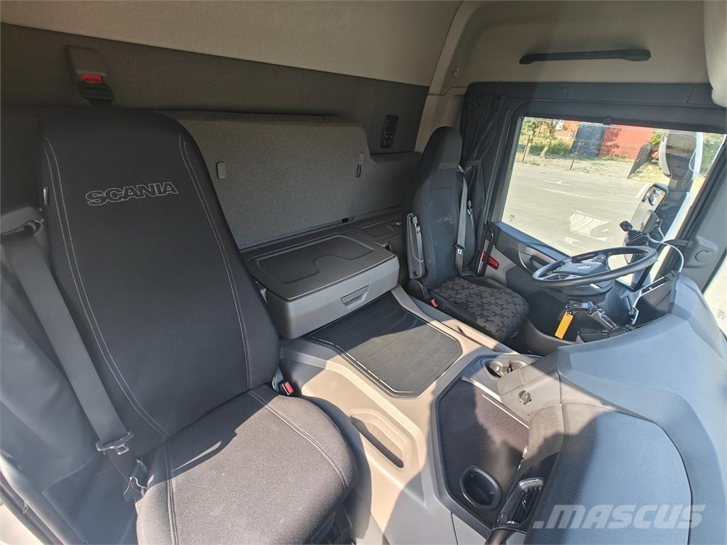 Scania P450 Hook lift trucks