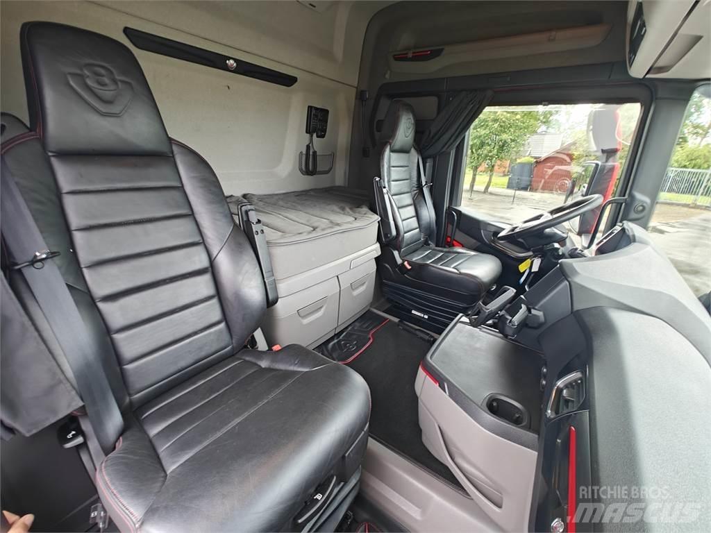 Scania R580 Conventional Trucks / Tractor Trucks