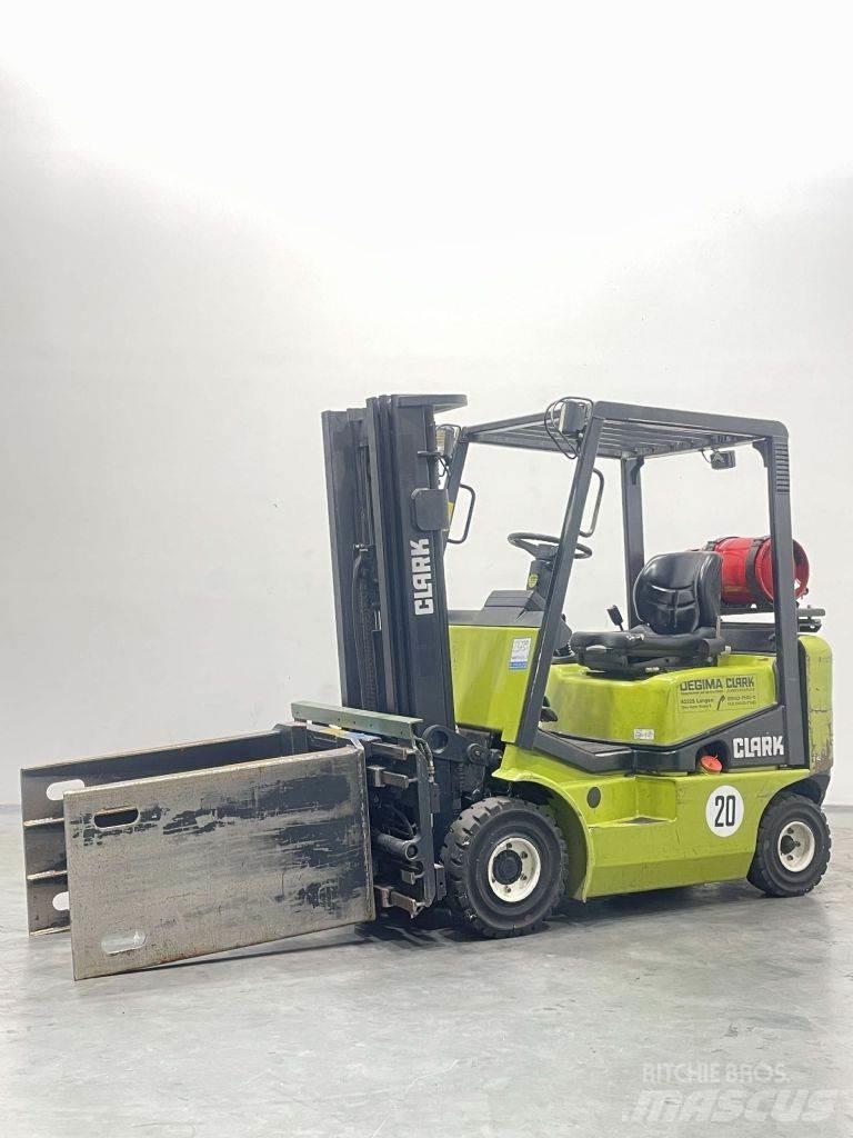 Clark CPG 16 LPG trucks