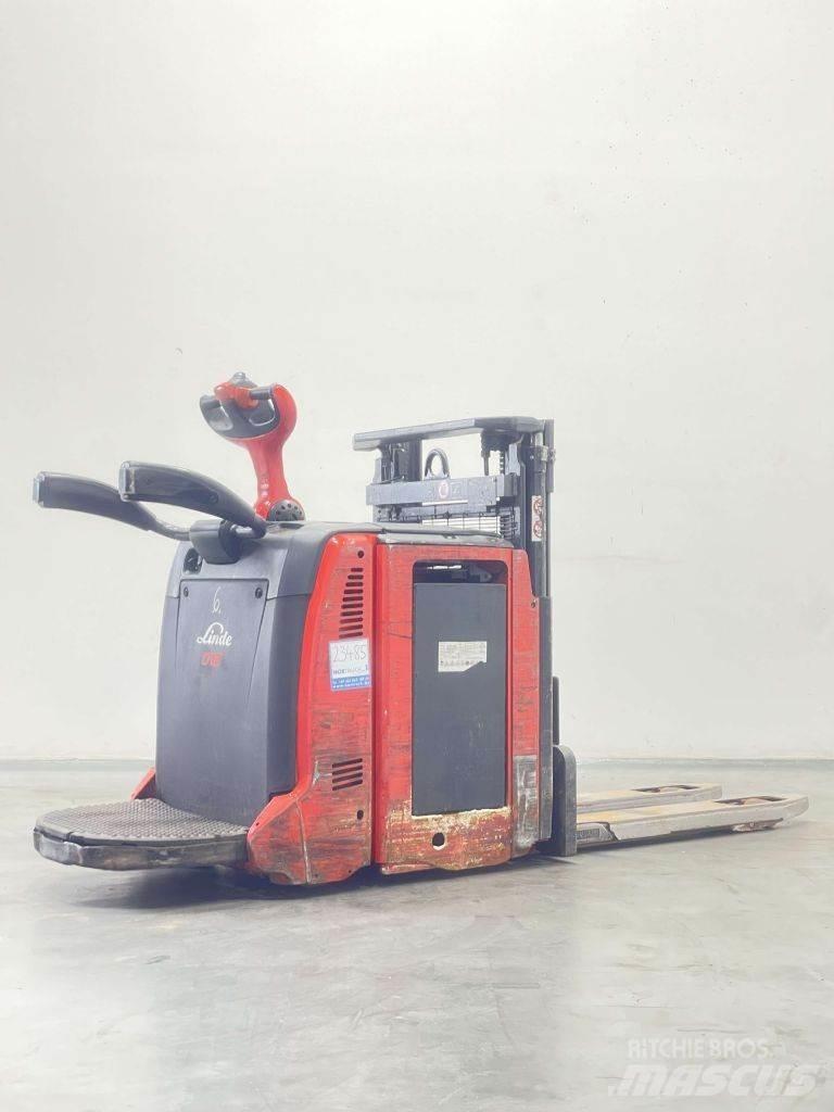 Linde D12AP-133 Pedestrian stacker