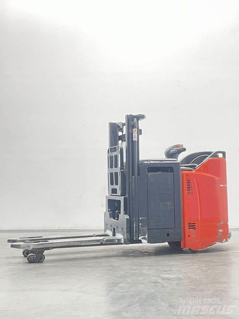 Linde D12HPSP-133 Pedestrian stacker