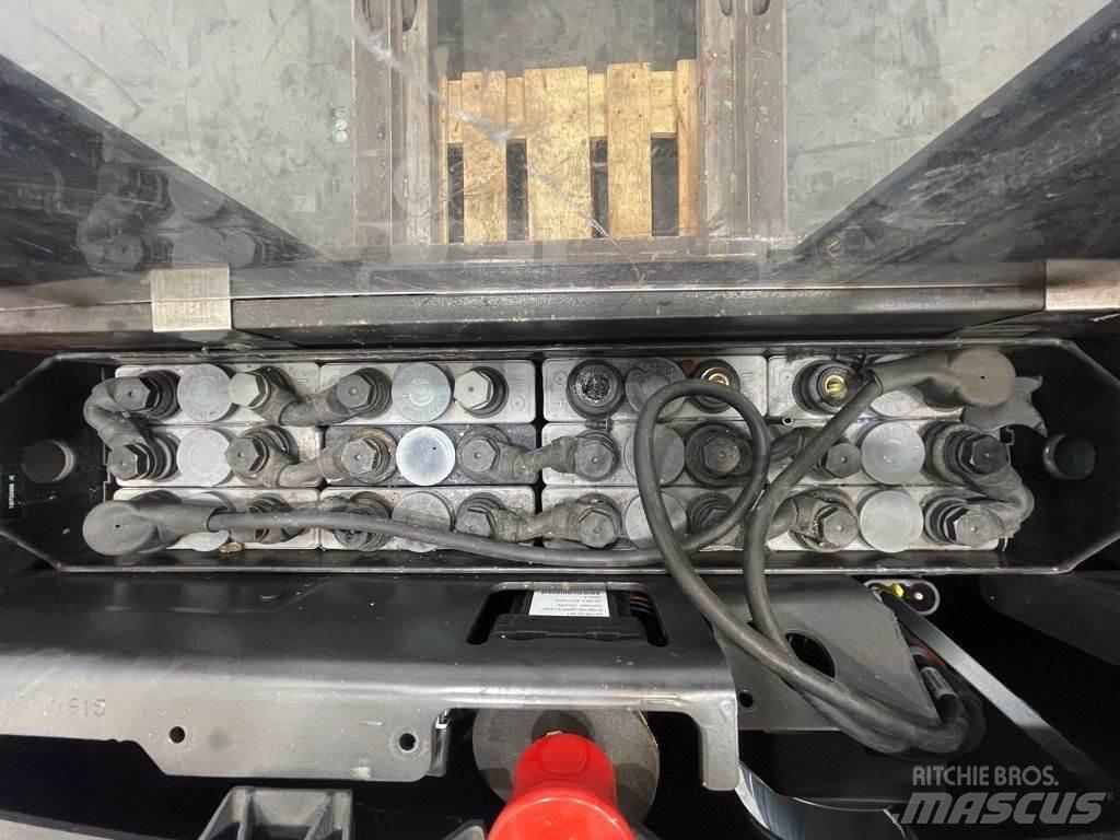 Linde L12-1172 Pedestrian stacker