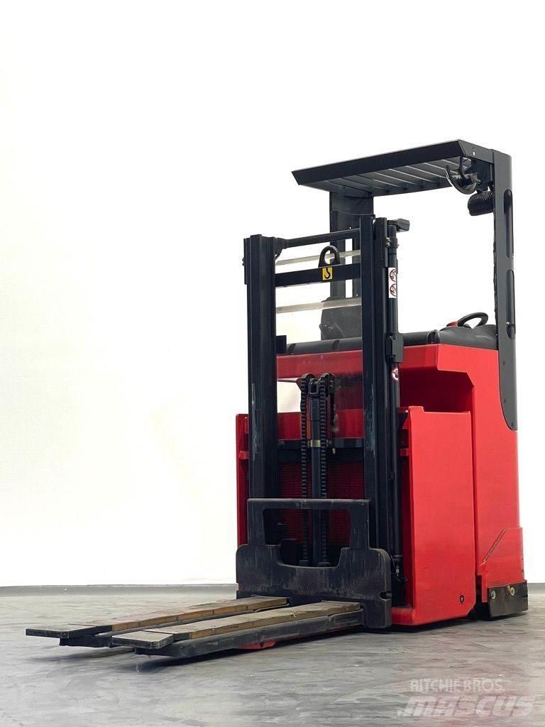 Linde L12R-379 Self Propelled Stackers