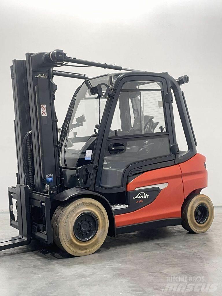 Linde X30-1252-Li-Ion Electric Forklifts