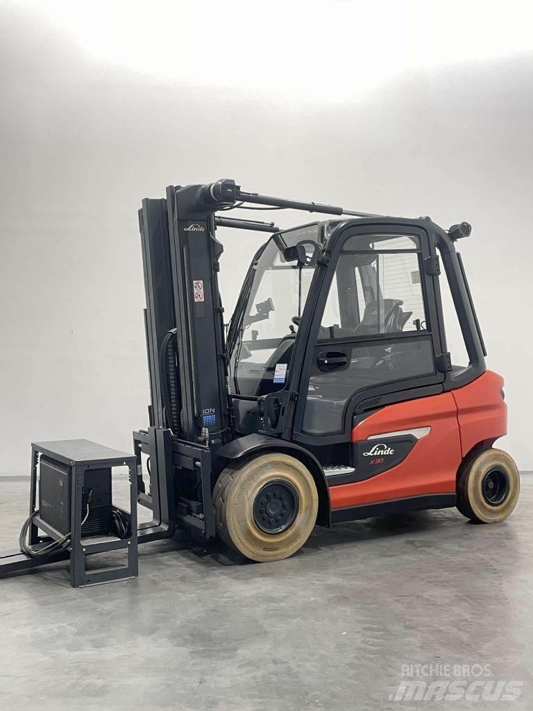 Linde X30-1252-Li-Ion Electric Forklifts