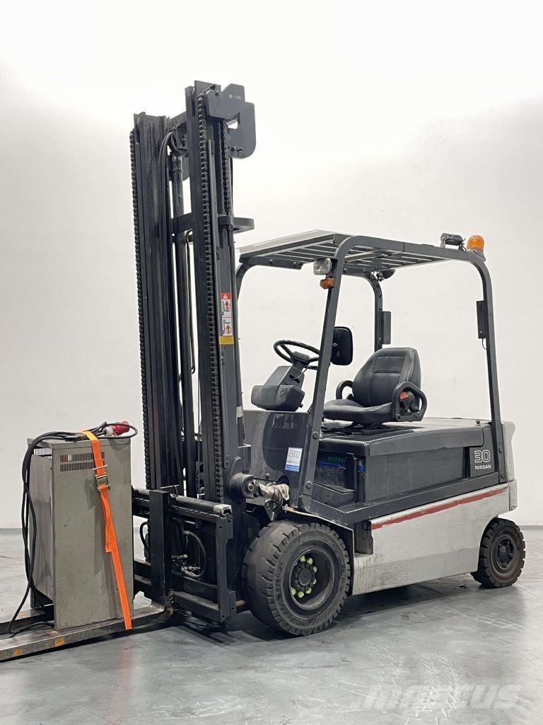 Nissan GQ02L30CU Electric Forklifts