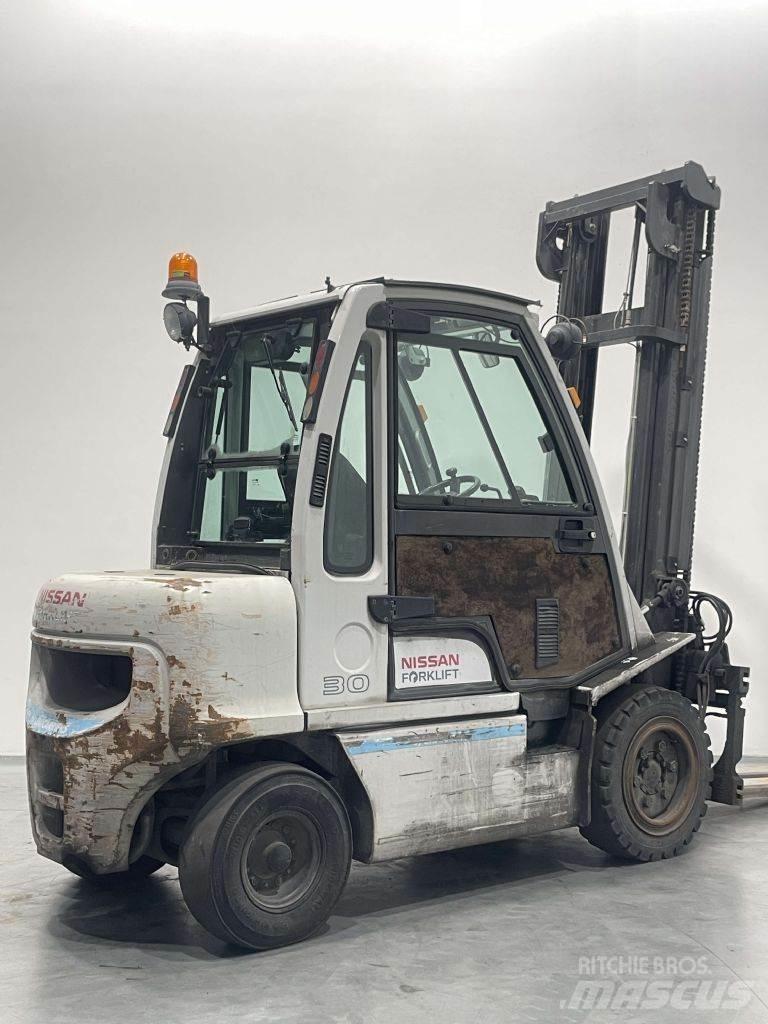 Nissan YG1D2A300 Diesel Forklifts