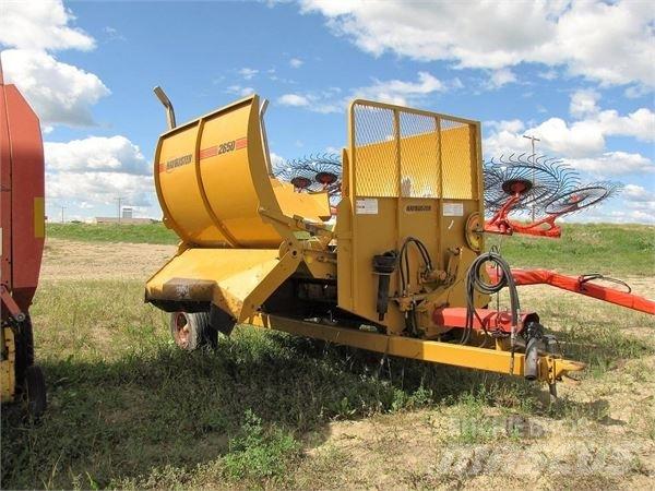 Haybuster 2650 Shredders