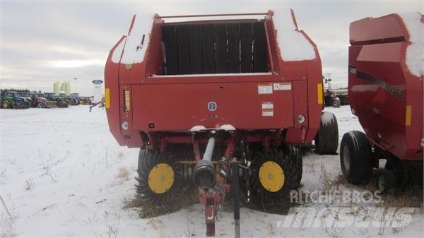 New Holland BR780 Round Balers
